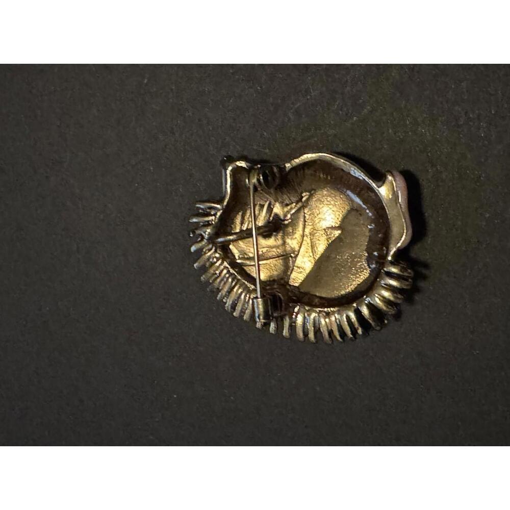 Cute Vintage Hedgehog Brooch - Picture 3 of 3